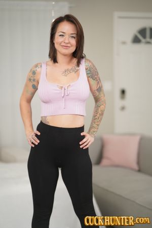 Bored Wife Betty Solace Looks For Big Dick Cuckold Creampie - Photo 3