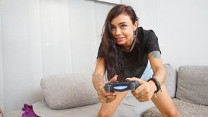 Colombian Gamer Girl Strips While Playing For Masturbation - Photo 29