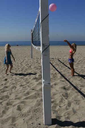 Blonde Teen Friends Unwind After The Beach - Photo 15