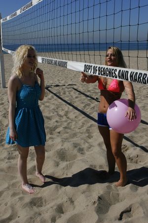 Blonde Teen Friends Unwind After The Beach - Photo 20