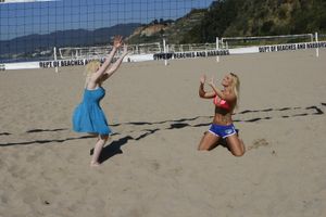 Blonde Teen Friends Unwind After The Beach - Photo 24