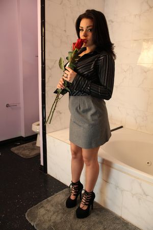 Sexy Teen Jenna Sativa Wants To Show Her Girlfriend Appreciation - Photo 20
