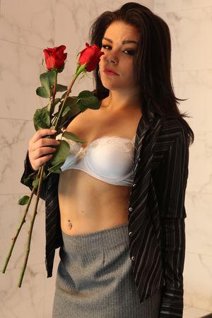 Sexy Teen Jenna Sativa Wants To Show Her Girlfriend Appreciation - Photo 29