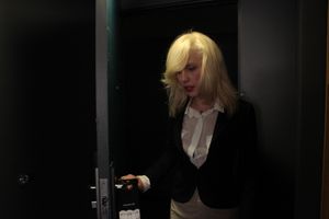 Businesswoman Goes Straight To Lesbian Sex - Photo 493