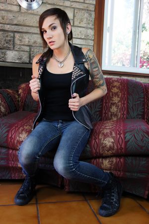 Blonde Teen Lesbians Double Team Emo Friend - Photo 107