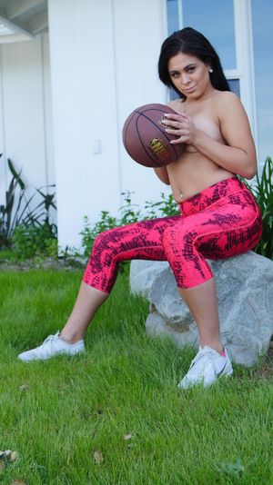 Busty lesbian basketball coach Savannah Snow licks her student - Photo 413