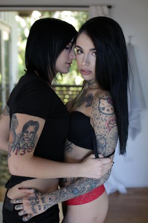Leigh Raven and Nikki Hearts tattooed lesbian roommates - Photo 210