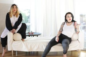 Draven Star wants to taste her curvy tattooed roommate - Photo 4