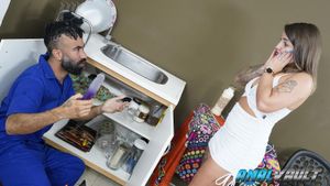 Plumber pulls a dildo from Loirinha do Desejo’s drain and fills her ass next - Photo 170