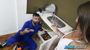 Plumber pulls a dildo from Loirinha do Desejo’s drain and fills her ass next - Photo 174