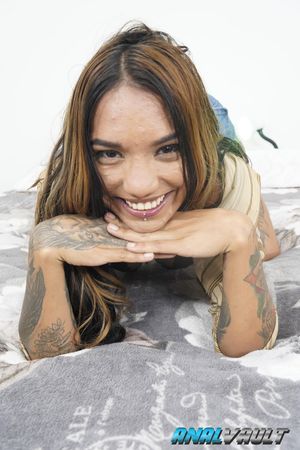 Nick Niquita's Surprise MMF Double Penetration - Photo 19