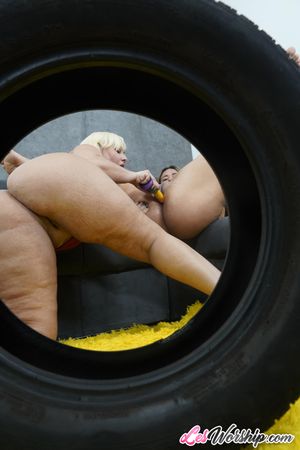 Andressa spreads Raiane’s ass, tongues her hole, then rams a rainbow toy deep until she’s dripping - Photo 370
