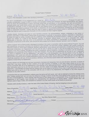 Latina lesbians Andressa Mancini and Natzinha Morena fuck wildly with anal toys - Photo 5