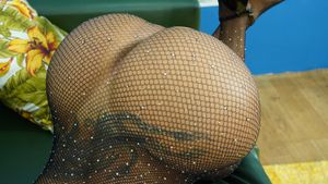 Lingerie Transsexual Magaly Vaz Finds Hot Latina Babe For Sex - Photo 401