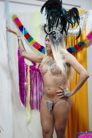 Latina Transsexual Breaks From Carnivale To Masturbate - Photo 15