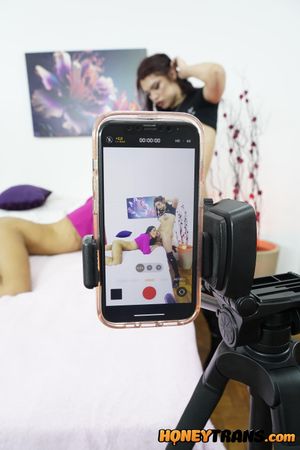 Alice and Arya start with selfies but end up moaning, kissing, and jerking each other’s cocks until they explode - Photo 390