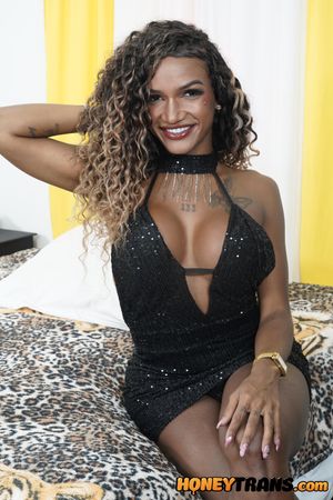 Thayssa Takes Nicoly Rough in Latina Trans Anal Play - Photo 17