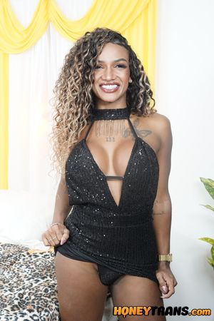 Thayssa Takes Nicoly Rough in Latina Trans Anal Play - Photo 20