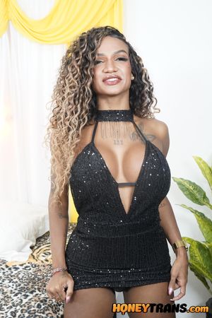 Thayssa Takes Nicoly Rough in Latina Trans Anal Play - Photo 22