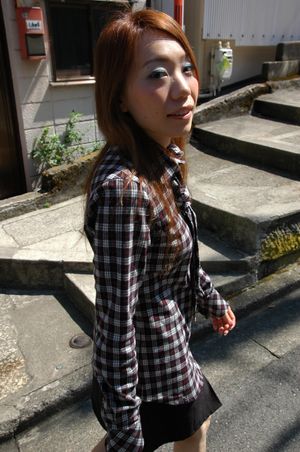 Petite Japanese MILF has her pussy bush filled with creampie - Photo 4