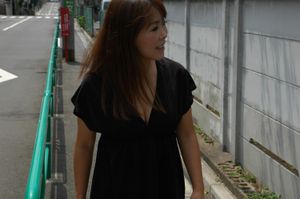 Eager Japanese cougar loves getting her pussy prodded - Photo 10