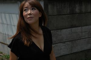 Eager Japanese cougar loves getting her pussy prodded - Photo 11