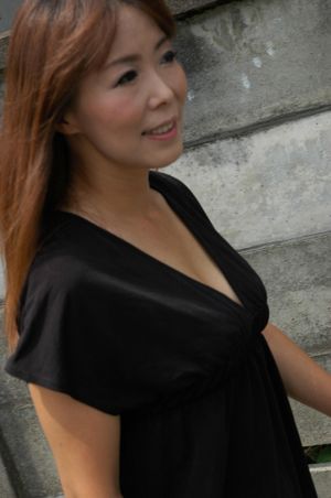 Eager Japanese cougar loves getting her pussy prodded - Photo 16