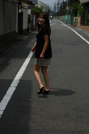 Eager Japanese cougar loves getting her pussy prodded - Photo 18