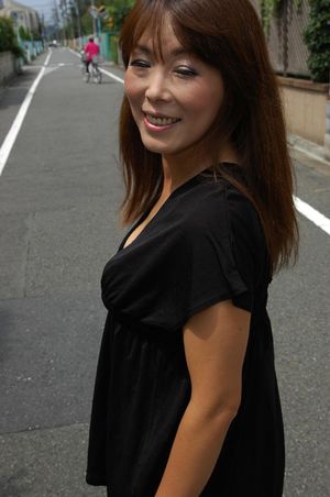 Eager Japanese cougar loves getting her pussy prodded - Photo 21