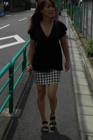 Eager Japanese cougar loves getting her pussy prodded - Photo 9