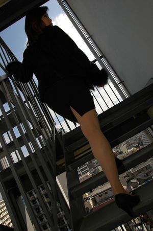 Mature Japanese secretary bends over to take cock deep - Photo 17