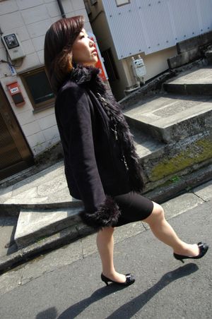 Mature Japanese secretary bends over to take cock deep - Photo 2