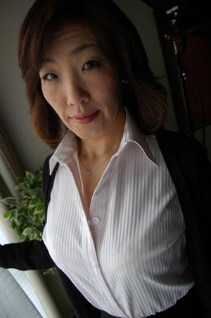 Mature Japanese secretary bends over to take cock deep - Photo 30