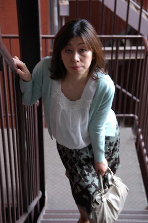 Japanese cougar bares it all to have her pussy drilled - Photo 125