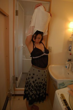 Japanese cougar bares it all to have her pussy drilled - Photo 171