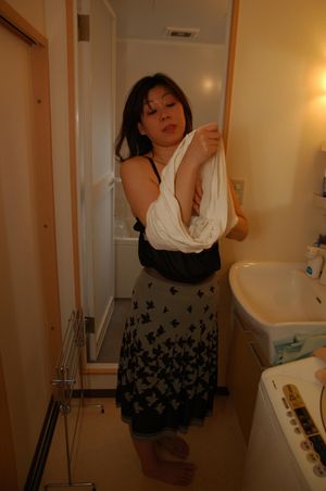 Japanese cougar bares it all to have her pussy drilled - Photo 172