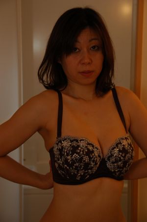 Japanese cougar bares it all to have her pussy drilled - Photo 187