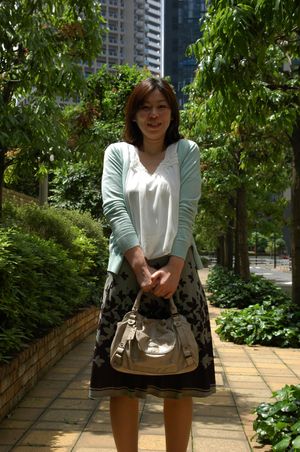 Japanese cougar bares it all to have her pussy drilled - Photo 7