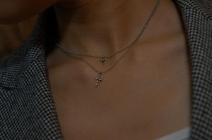 Seductive cougar spreads her slender legs for creampie - Photo 6