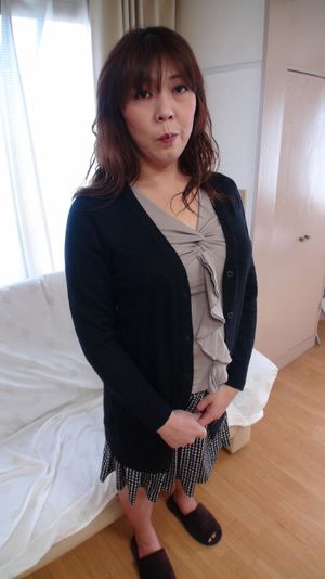 Amateur Japanese cougar enjoying a big creampie - Photo 21