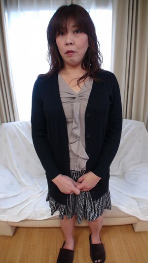 Amateur Japanese cougar enjoying a big creampie - Photo 22