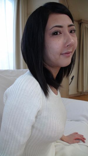 Petite amateur Japanese teen squeals and takes in a big creampie - Photo 8