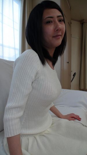 Petite amateur Japanese teen squeals and takes in a big creampie - Photo 9