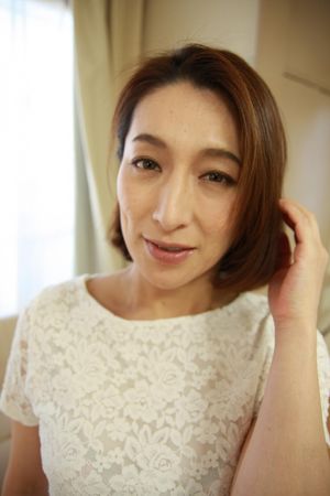 Japanese cougar so sexy she gets two creampies - Photo 24