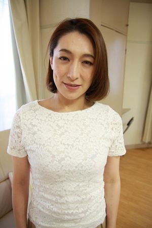 Japanese cougar so sexy she gets two creampies - Photo 26