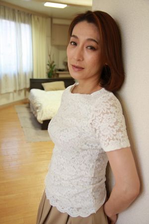 Japanese cougar so sexy she gets two creampies - Photo 35