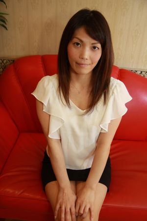 Professional Japanese cougar knows her way around a hard cock - Photo 10