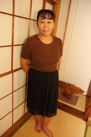 Plump Japanese granny shows you how she likes it - Photo 13