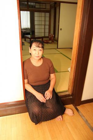 Plump Japanese granny shows you how she likes it - Photo 14