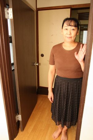 Plump Japanese granny shows you how she likes it - Photo 16